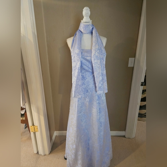 Periwinkle Floral Formal - Picture 6 of 9